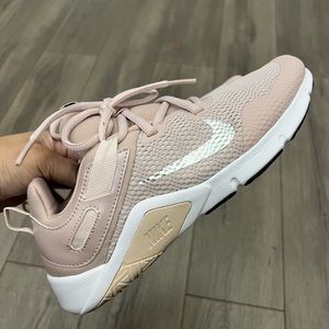 Nike Women’s Legend Essential Sneakers Size 7